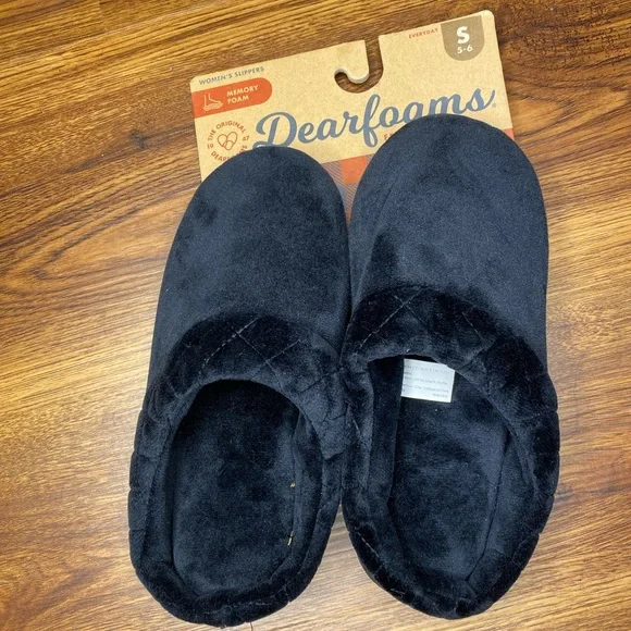 NWT Women’s Dearfoams Memory Foam Slippers Black Size Small 5-6 - Picture 1 of 3